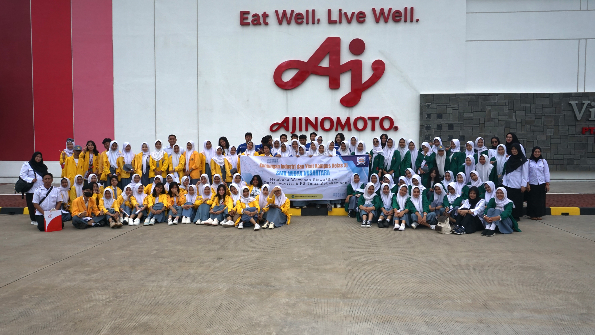 Kunjungan industri siswa SMK Widya Nusantara